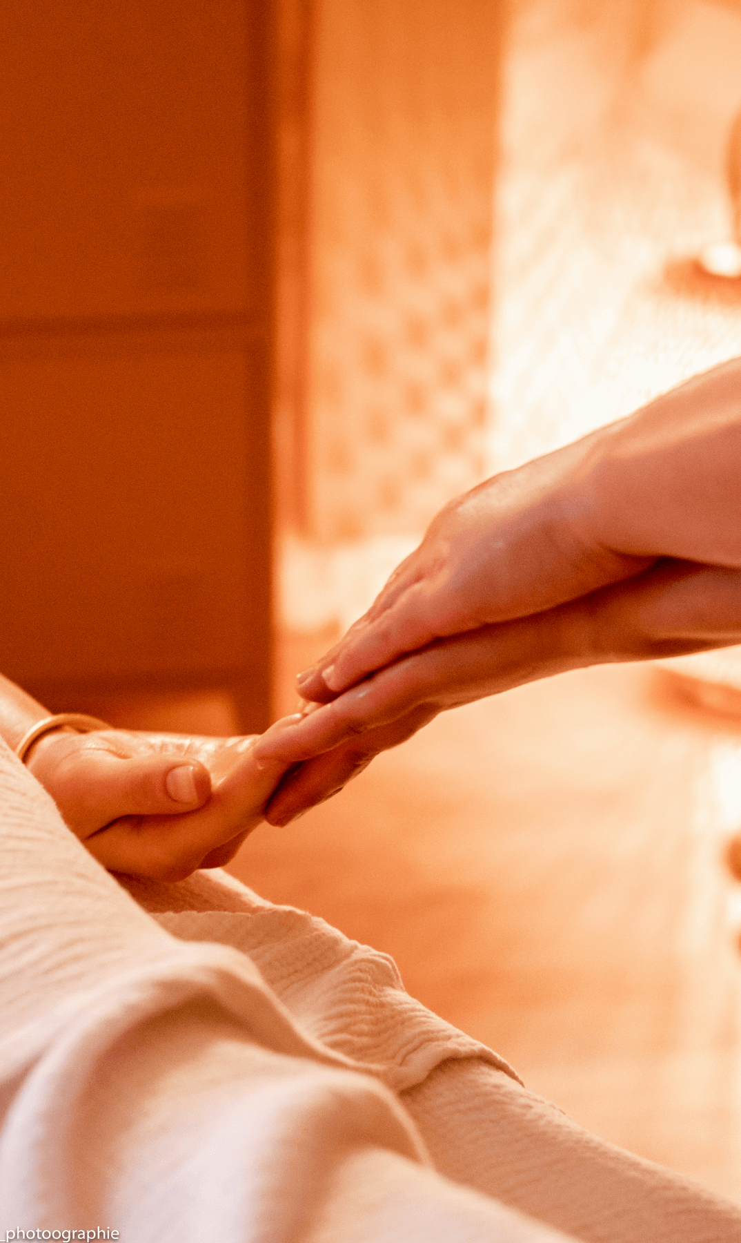 Photo du massage d'une main.